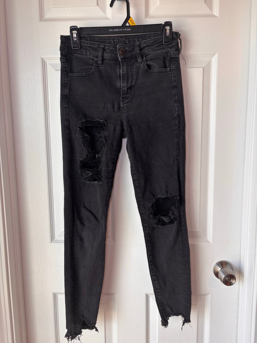 American Eagle Women’s 4 Short Black Distressed Ripped Skinny Jeans